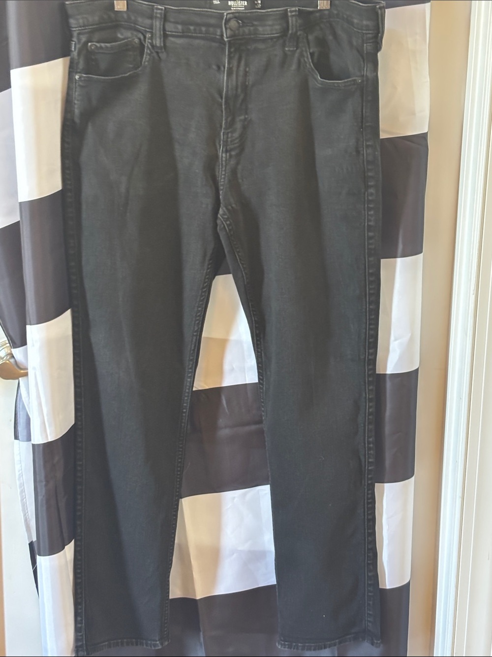 Hollister Men's Slim Straight Black Jeans